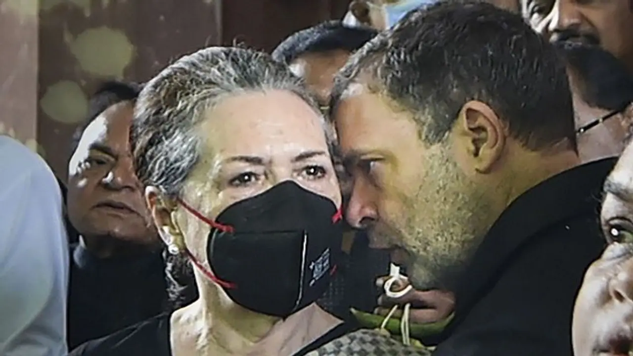 Sonia Gandhi to travel abroad for medical check ups; Rahul and Priyanka to accompany her Sonia Gandhi to travel abroad for medical check ups; Rahul and Priyanka to accompany her