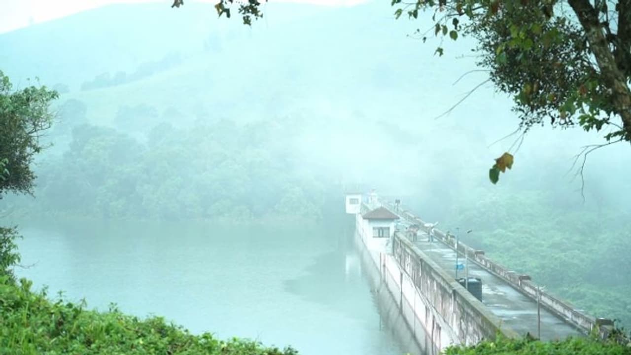 10 സ്പിൽവേ ഷട്ടറുകൾ തുറന്നിട്ടും മുല്ലപ്പെരിയാറിൽ ജലനിരപ്പ് ഉയരുന്നു, ജാഗ്രതാ നിർദ്ദേശം 