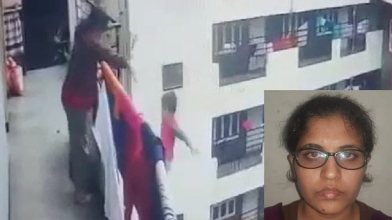 SHOCKING: 2 बार मां से लिपटी तीसरी बार बेटी को अपार्टमेंट से फेंका, खुद रेलिंग पर चढ़ी लेकिन डर गई मौत से