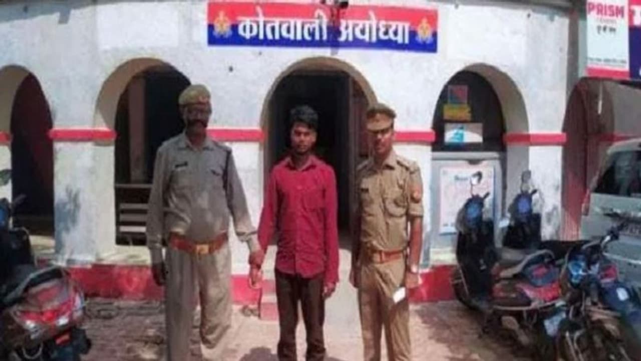 अयोध्या में पत्नी की हत्या के बाद दुर्घटना का रूप देने का प्रयास, सीसीटीवी फुटेज ने खोला पूरा राज अयोध्या में पत्नी की हत्या के बाद दुर्घटना का रूप देने का प्रयास, सीसीटीवी फुटेज ने खोला पूरा राज