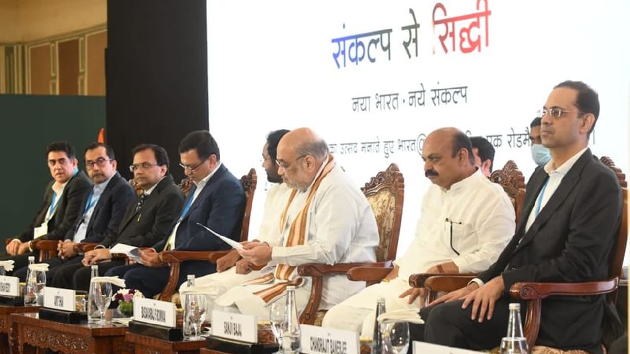 ಶಾ ಭಾಗವಹಿಸಿದ್ದ 'ಸಂಕಲ್ಪ ಸಿದ್ಧಿ' ಕಾರ್ಯಕ್ರಮ ಬ್ಯಾನರ್ ಫುಲ್ ಹಿಂದಿಮಯ, ಸಿದ್ದು ಕಿಡಿ