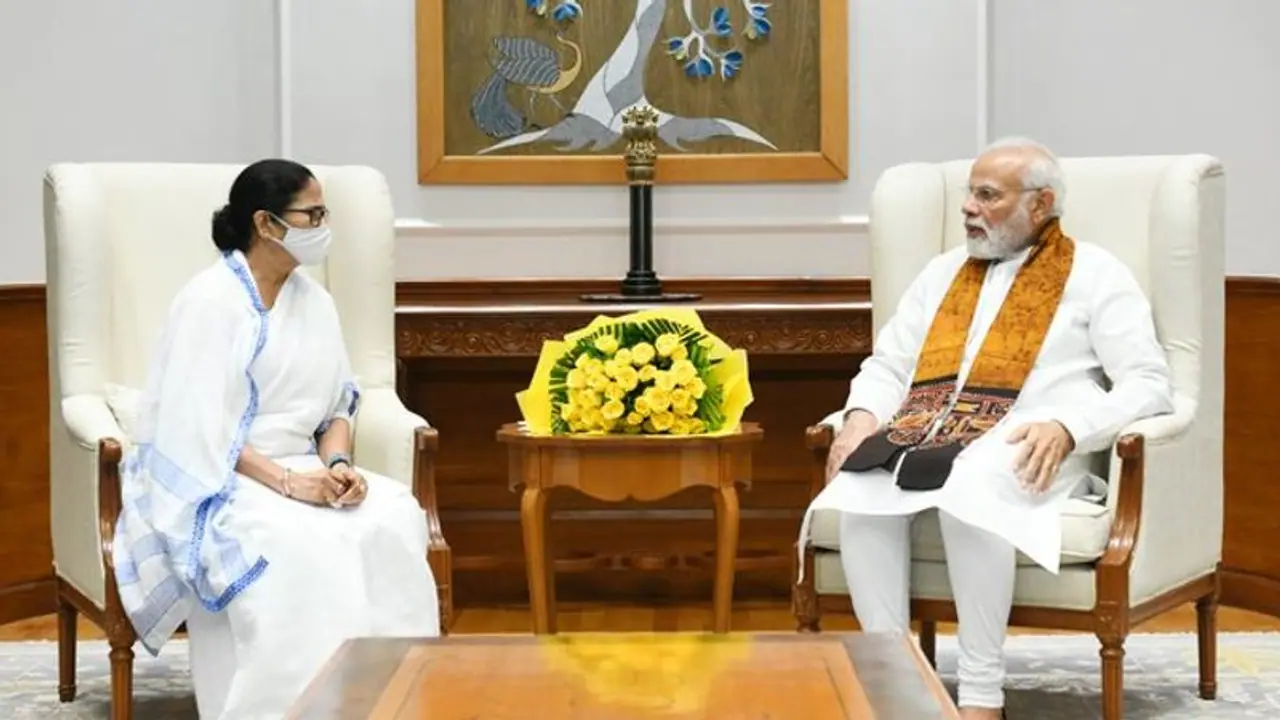 ಪ್ರಧಾನಿ ಮೋದಿ ಭೇಟಿ ಮಾಡಿದ ಮಮತಾ ಬ್ಯಾನರ್ಜಿ, 1 ಲಕ್ಷ ಕೋಟಿ ರೂ ಪರಿಹಾರ ಬಿಡುಗಡೆಗೆ ಆಗ್ರಹ! ಪ್ರಧಾನಿ ಮೋದಿ ಭೇಟಿ ಮಾಡಿದ ಮಮತಾ ಬ್ಯಾನರ್ಜಿ, 1 ಲಕ್ಷ ಕೋಟಿ ರೂ ಪರಿಹಾರ ಬಿಡುಗಡೆಗೆ ಆಗ್ರಹ!