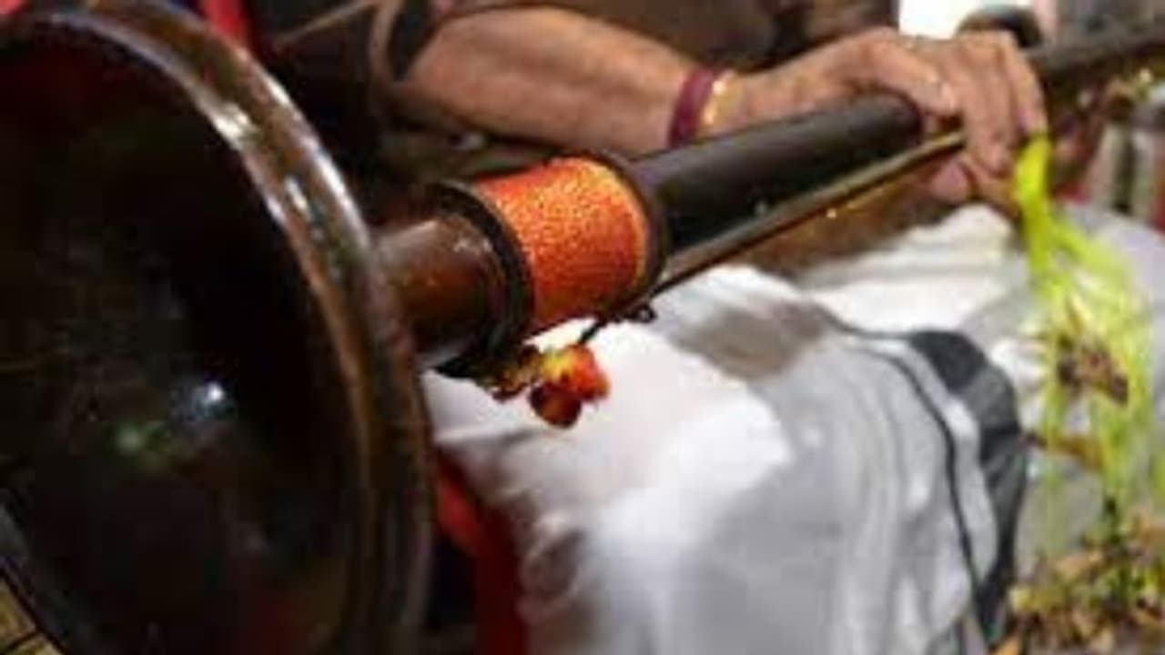 ജര്‍മ്മനിയിൽ ജോലി വാഗ്ദാനം ചെയ്ത് പക്കമേളക്കാരിൽ നിന്നും 54 ലക്ഷം തട്ടിയ പൂജാരി പിടിയിൽ 