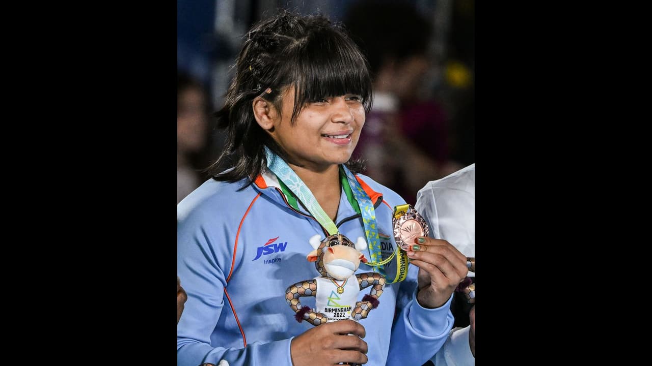 டெல்லி ஆம் ஆத்மி எம்.எல்.ஏ விற்கு ஆதாரத்துடன் பதிலடி கொடுத்த மல்யுத்த வீராங்கனை திவ்யா கக்ரான்..!