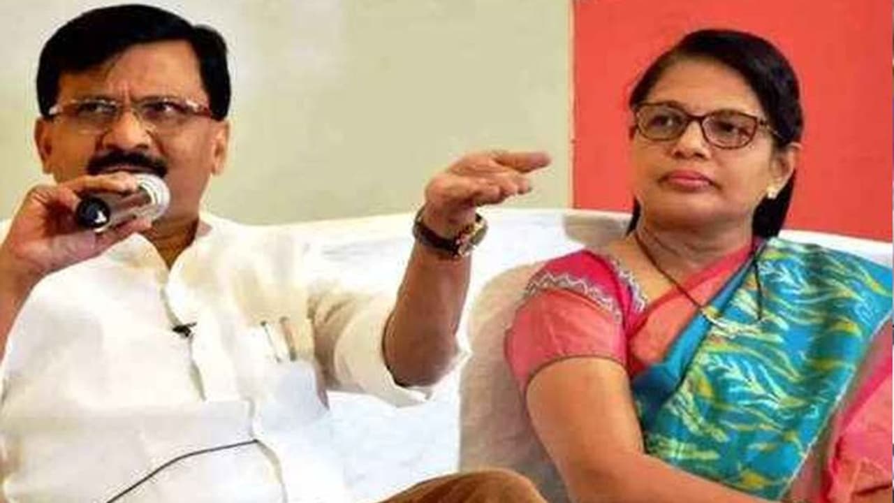 पात्रा चॉल घोटाला: ED ऑफिस पहुंची संजय राउत की पत्नी, 1,034 करोड़ के स्कैम में होगी पूछताछ