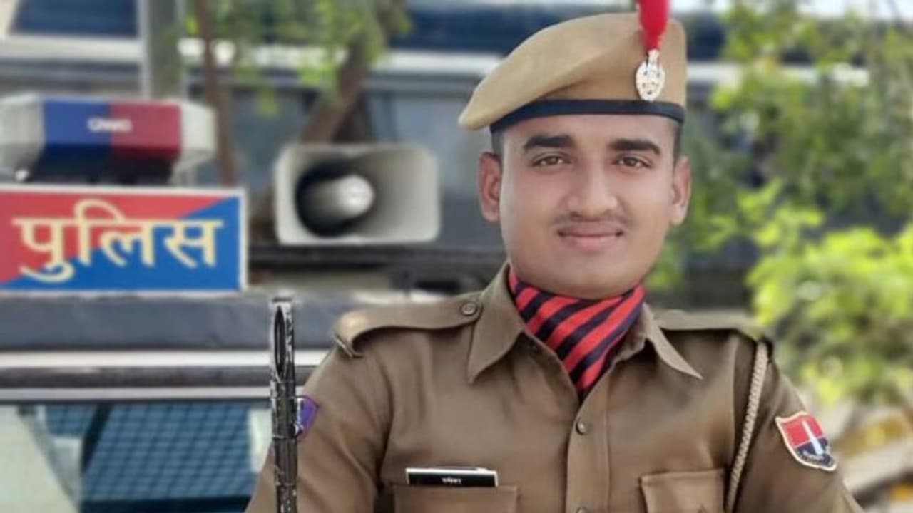 150 की स्पीड से आई मौत: कागज की तरह हवा में उछला कांस्टेबल, Video में देखिए वो दर्दनाक मंजर 150 की स्पीड से आई मौत: कागज की तरह हवा में उछला कांस्टेबल, Video में देखिए वो दर्दनाक मंजर