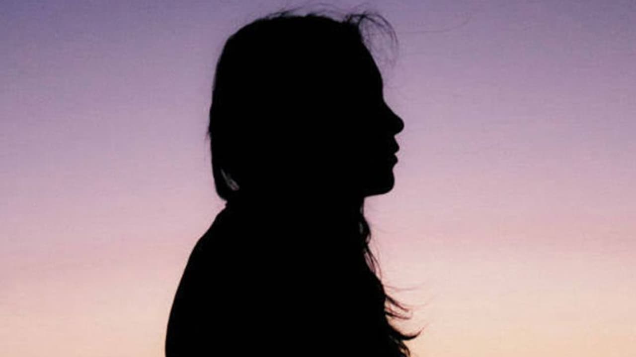 பள்ளி வகுப்பறையில் மாணவன், மாணவி தற்கொலை முயற்சி.. என்ன காரணம் தெரியுமா? வெளியான அதிர்ச்சி தகவல்.!