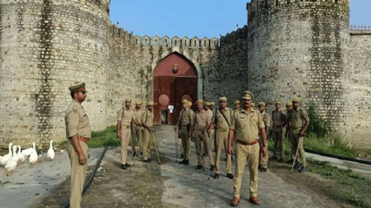 जानिए मुहर्रम से पहले हर साल कुंडा में क्यों होता है तनाव? 7 साल पुरानी इस कहानी का आज तक नहीं हो पाया निपटारा जानिए मुहर्रम से पहले हर साल कुंडा में क्यों होता है तनाव? 7 साल पुरानी इस कहानी का आज तक नहीं हो पाया निपटारा