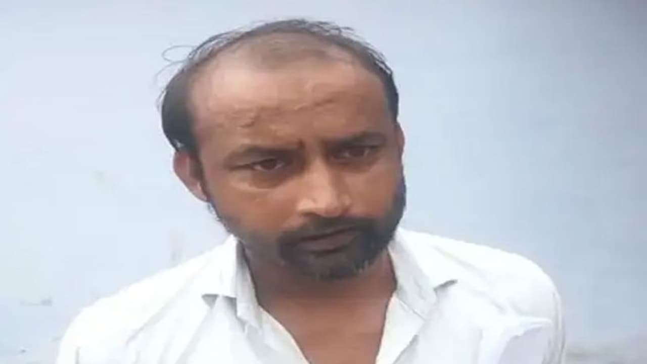 कभी पत्थर मार कर तोड़े शीशे, कभी घर पर किया पथराव, कानपुर में पलायन को मजबूर हुआ हिन्दू परिवार कभी पत्थर मार कर तोड़े शीशे, कभी घर पर किया पथराव, कानपुर में पलायन को मजबूर हुआ हिन्दू परिवार