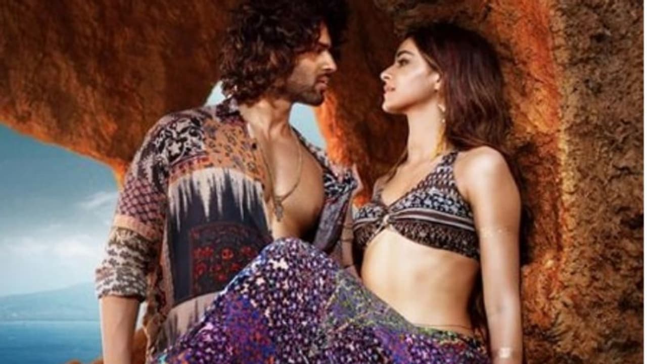 Liger Song : വിജയ് ദേവെരകൊണ്ടയും അനന്യ പാണ്ഡെയും, 'ലൈഗറി'ലെ തകര്പ്പന് ഗാനത്തിന്റെ വീഡിയോ Liger Song : വിജയ് ദേവെരകൊണ്ടയും അനന്യ പാണ്ഡെയും, 'ലൈഗറി'ലെ തകര്പ്പന് ഗാനത്തിന്റെ വീഡിയോ