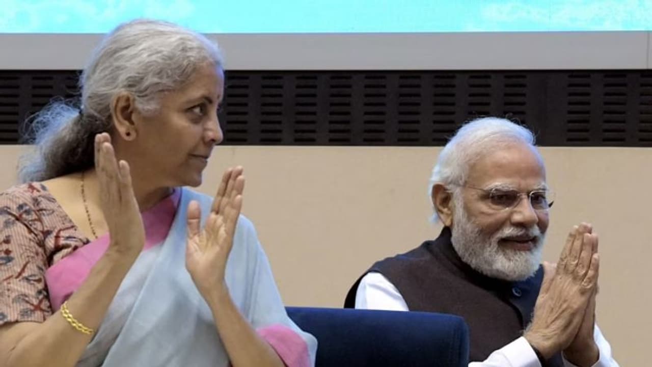 സംസ്ഥാനങ്ങൾക്ക് നൽകുന്ന നികുതി വിഹിതം വെട്ടിക്കുറയ്ക്കാൻ കേന്ദ്രം റിപ്പോർട്ട്; '1% കുറച്ചാൽ 35000 കോടി ലാഭം'