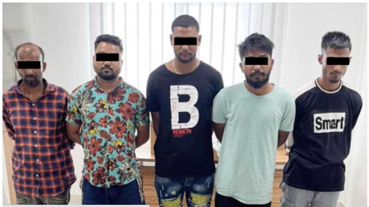 മസാജ് സേവനം നല്‍കാമെന്ന് വാഗ്ദാനം, കത്തിമുനയില്‍ നിര്‍ത്തി കൊള്ള; യുഎഇയില്‍ അഞ്ച് പ്രവാസികള്‍ പിടിയില്‍