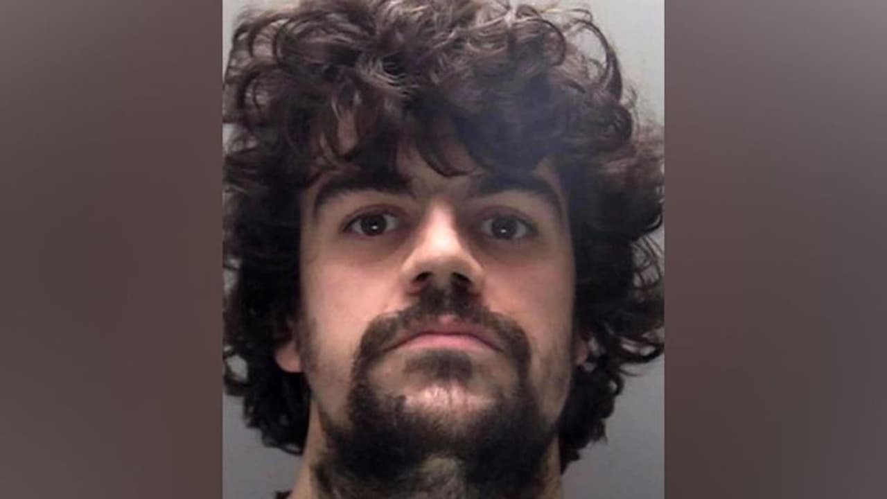 മൊബൈല് ആപ്പിലൂടെ മോഷ്ടാക്കളെ കണ്ടു, പാഞ്ഞെത്തിയ യുവാവ് കള്ളനെ കുത്തിക്കൊന്നു മൊബൈല് ആപ്പിലൂടെ മോഷ്ടാക്കളെ കണ്ടു, പാഞ്ഞെത്തിയ യുവാവ് കള്ളനെ കുത്തിക്കൊന്നു