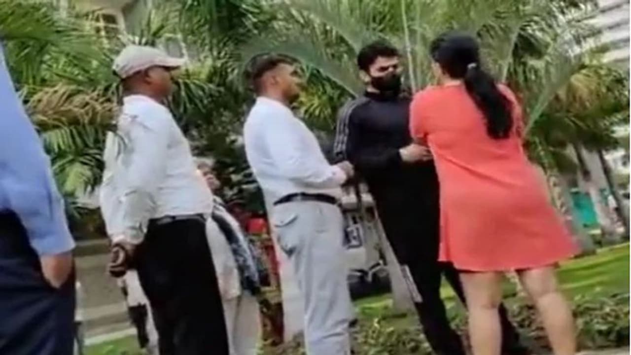 नोएडा: बुलडोजर एक्शन के बाद श्रीकांत त्यागी पर पुलिस ने घोषित किया इनाम, STF भी लगी पीछे नोएडा: बुलडोजर एक्शन के बाद श्रीकांत त्यागी पर पुलिस ने घोषित किया इनाम, STF भी लगी पीछे