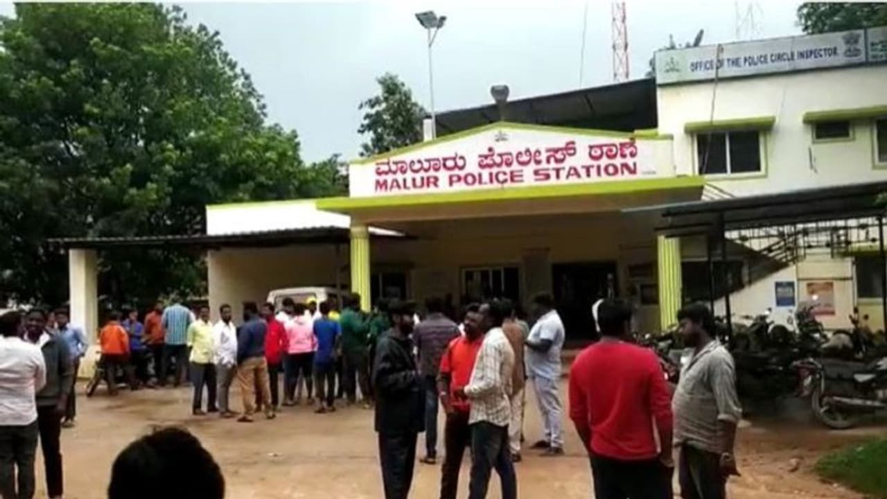 Breaking ಗಲಾಟೆ ಬಿಡಿಸಲು ಹೋದ RSS ಮುಖಂಡನಿಗೆ ಚಾಕು ಇರಿತ, ಬಿಜೆಪಿಯಿಂದ ಪ್ರತಿಭಟನೆ