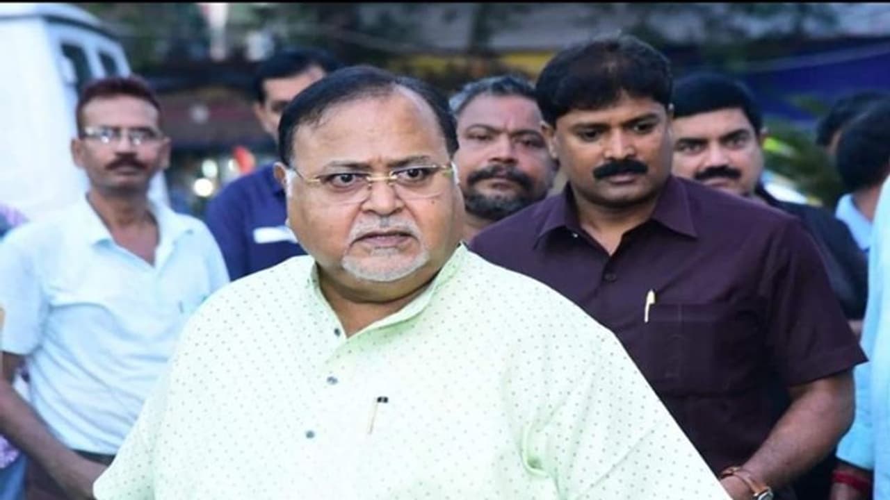 ফের সিবিআই এর আতশকাচের নীচে পার্থ ঘনিষ্ট, মোনালিসা দাসের দাদা মানস দাসের নামে একাধিক সম্পত্তির হদিশ ফের সিবিআই এর আতশকাচের নীচে পার্থ ঘনিষ্ট, মোনালিসা দাসের দাদা মানস দাসের নামে একাধিক সম্পত্তির হদিশ