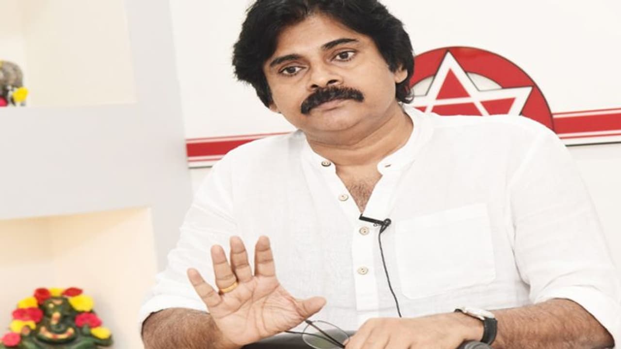 ఎస్సీ, ఎస్టీలను రక్షించడానికే అట్రాసిటీ యాక్ట్.. మిగతా కులాల్ని వేధించడానికి కాదు : జగన్పై పవన్ ఆగ్రహం ఎస్సీ, ఎస్టీలను రక్షించడానికే అట్రాసిటీ యాక్ట్.. మిగతా కులాల్ని వేధించడానికి కాదు : జగన్పై పవన్ ఆగ్రహం