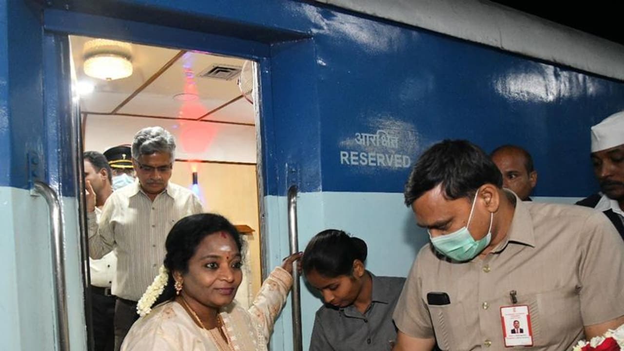 గవర్నర్ కు ప్రోటోకాల్ పాటించడం మానేశారు: తమిళిపై సౌందర రాజన్ సంచలనం