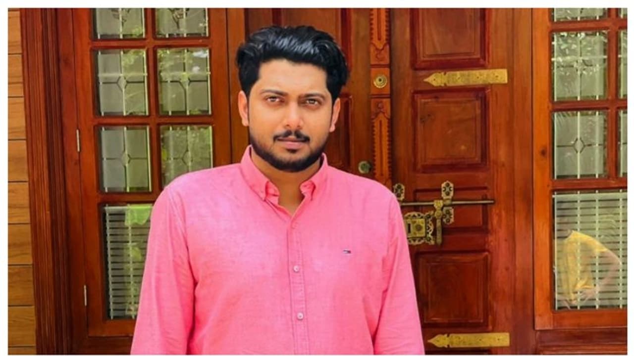 ദീപക്കിന്റേതെന്ന് കരുതി സംസ്ക്കരിച്ച ഇര്ഷാദിന്റെ മൃതദേഹ അവശിഷ്ടങ്ങള് ബന്ധുക്കൾക്ക് കൈമാറി ദീപക്കിന്റേതെന്ന് കരുതി സംസ്ക്കരിച്ച ഇര്ഷാദിന്റെ മൃതദേഹ അവശിഷ്ടങ്ങള് ബന്ധുക്കൾക്ക് കൈമാറി