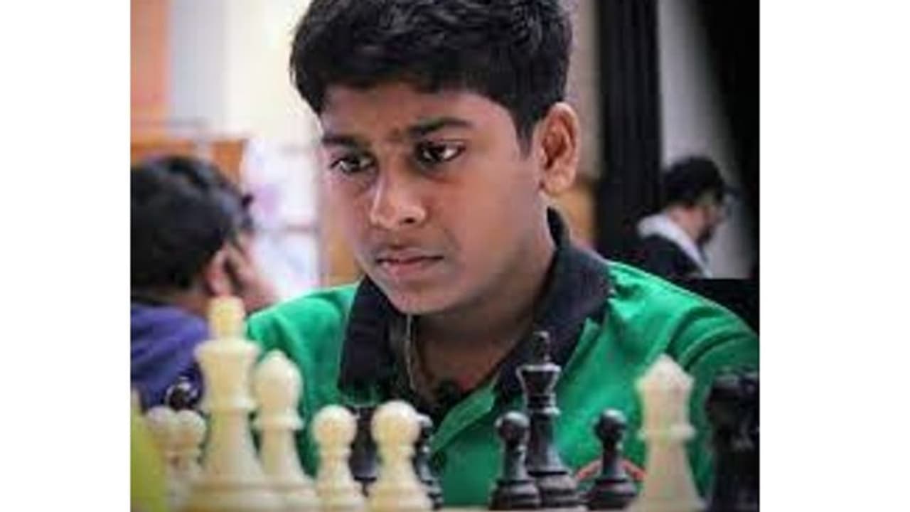 இந்தியாவின் 75வது செஸ் கிராண்ட்மாஸ்டர் பிரணவ் வெங்கடேஷ்..! நாட்டிற்கு பெருமை சேர்த்த 16 வயது தமிழக வீரர் இந்தியாவின் 75வது செஸ் கிராண்ட்மாஸ்டர் பிரணவ் வெங்கடேஷ்..! நாட்டிற்கு பெருமை சேர்த்த 16 வயது தமிழக வீரர்