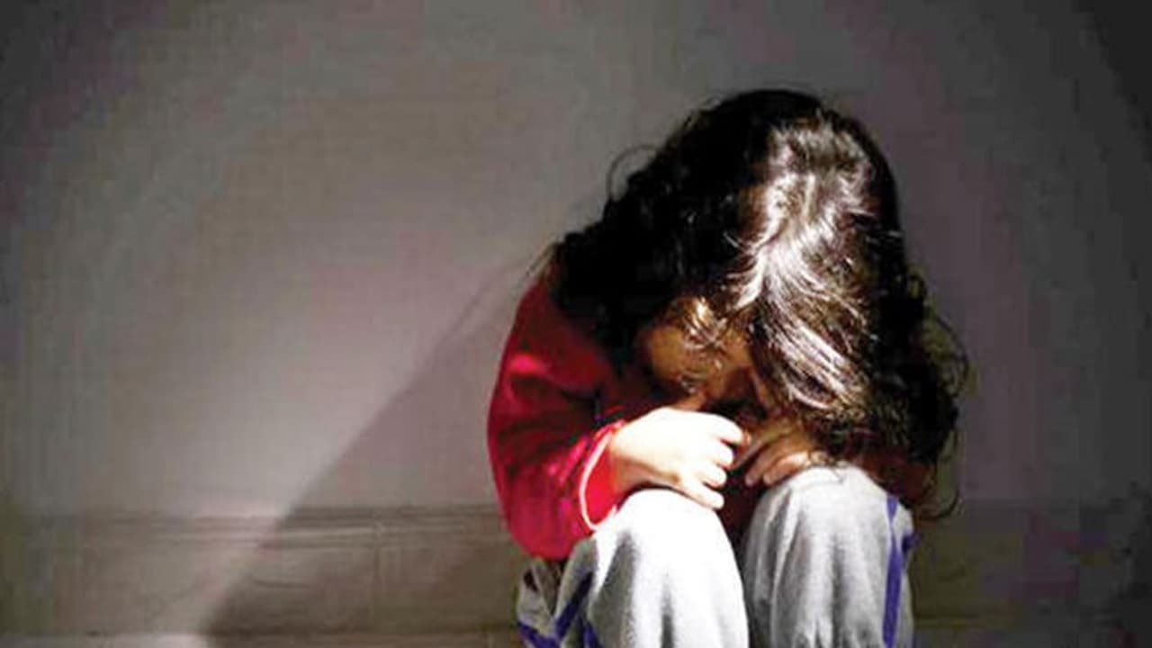 नागपुर में झंझकोर देने वाली घटना: माता पिता और चाची ने वीडियो बनाया, राज खुला तो सभी हो गए हैरान नागपुर में झंझकोर देने वाली घटना: माता पिता और चाची ने वीडियो बनाया, राज खुला तो सभी हो गए हैरान