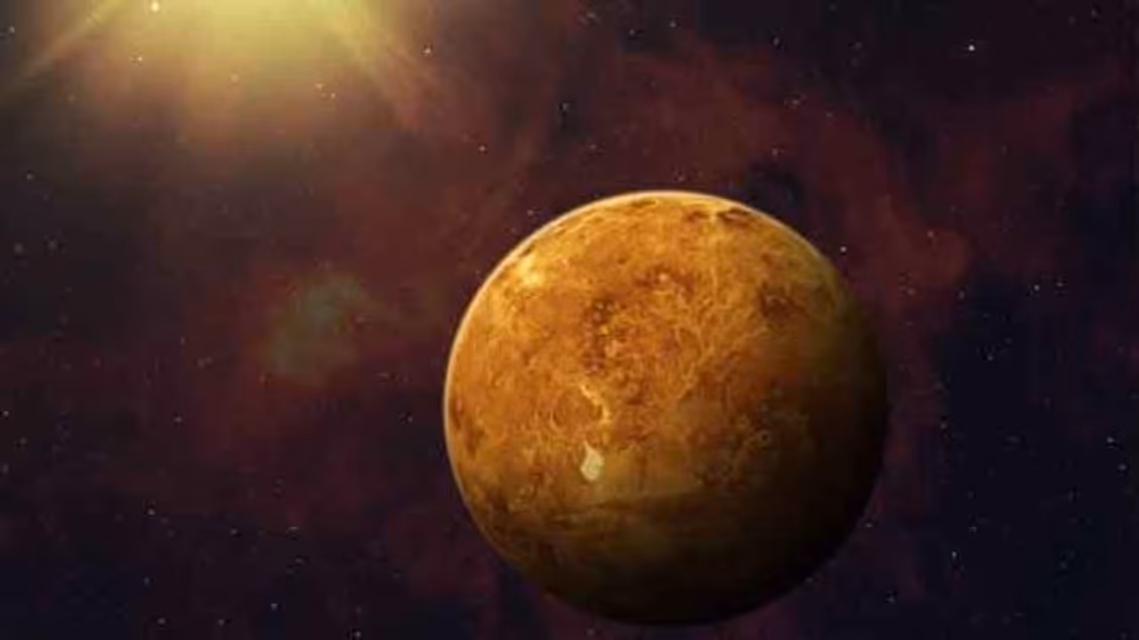 Shukra Gochar 2022: 17 अगस्त तक रहेगा शुक्र सूर्य का योग, किन लोगों के आएंगे अच्छे दिन और किसे होगी परेशानी?