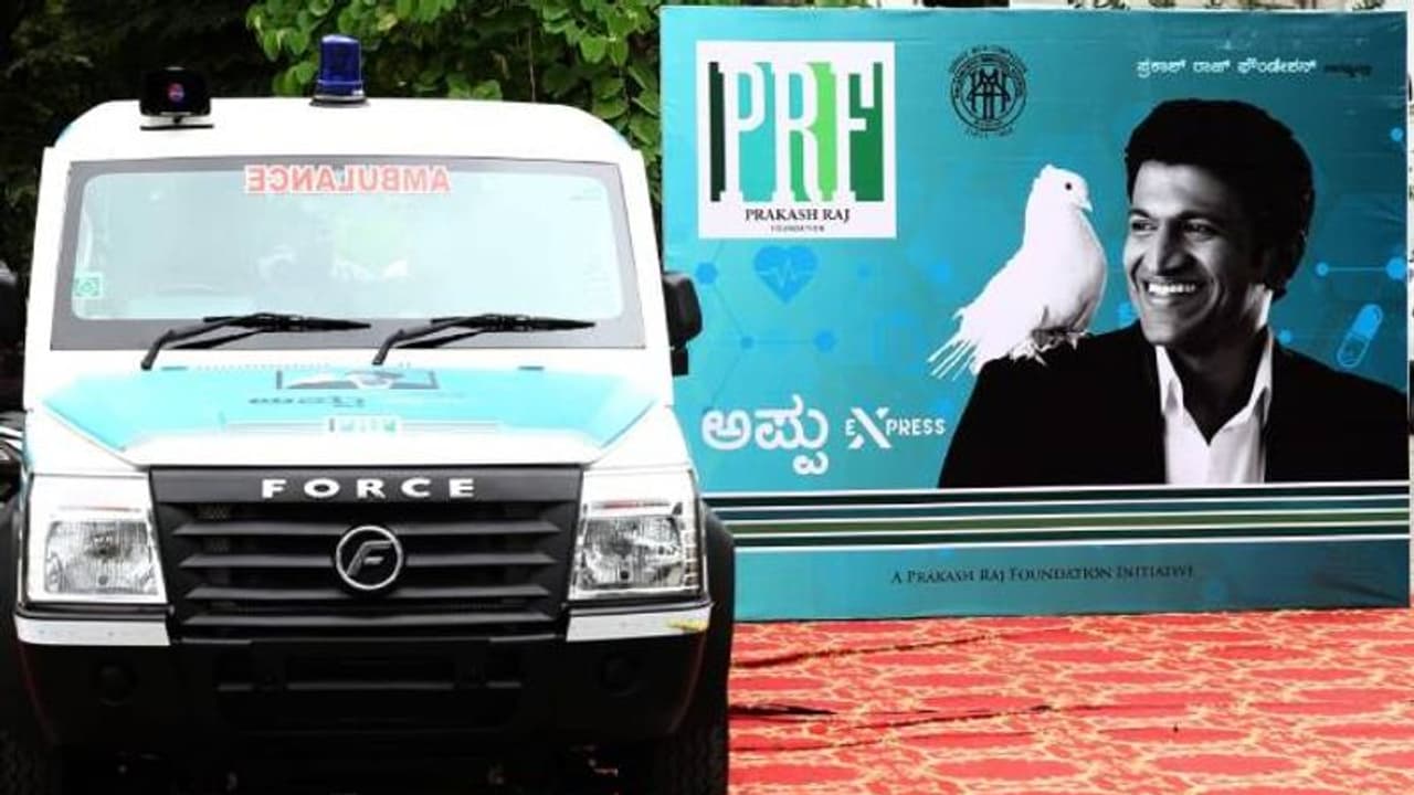 പുനീത് രാജ്കുമാറിന്റെ ഓര്‍മ്മയ്ക്ക്; 'അപ്പു എക്‌സ്പ്രസ്' ഫ്രീ ആംബുലന്‍സുമായി പ്രകാശ് രാജ്