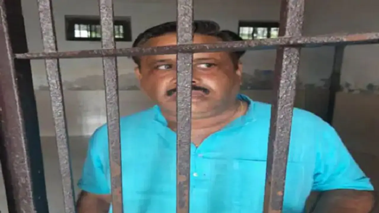 बरेली में महिला की पिटाई करने वाला बीजेपी नेता गिरफ्तार, वायरल वीडियो के बाद हुआ एक्शन बरेली में महिला की पिटाई करने वाला बीजेपी नेता गिरफ्तार, वायरल वीडियो के बाद हुआ एक्शन