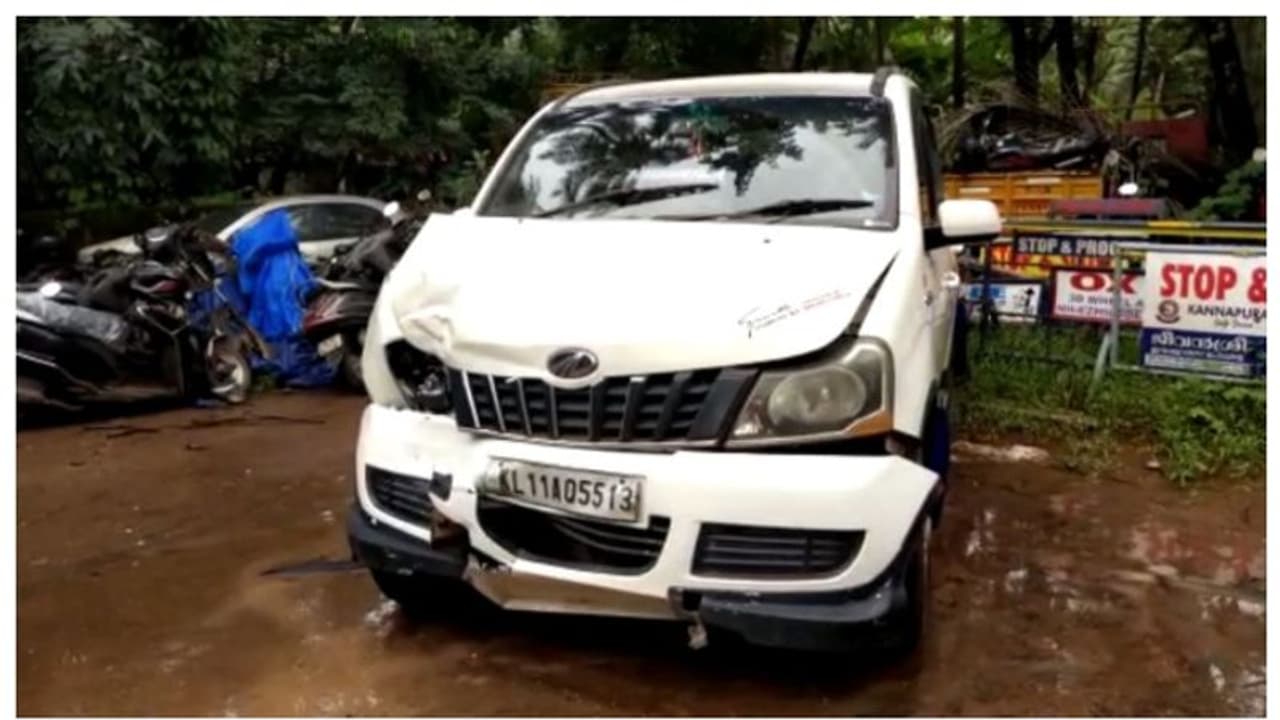 അപകടത്തില്‍പ്പെട്ടു, പൊലീസിനെ കണ്ട് കാറിലുള്ളവര്‍ ഇറങ്ങിയോടി, പരിശോധനയില്‍ 90 കുപ്പി മദ്യം പിടികൂടി