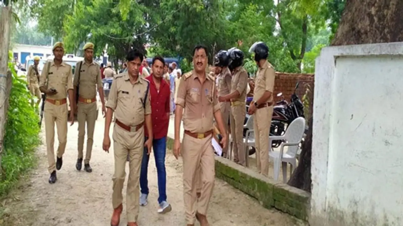 गोंडा: दो पक्षों के विवाद में गई होमगार्ड की जान, पुलिस पर लगा गंभीर आरोप गोंडा: दो पक्षों के विवाद में गई होमगार्ड की जान, पुलिस पर लगा गंभीर आरोप