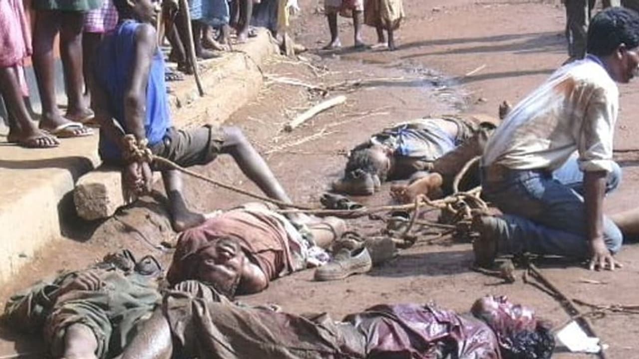 झारखंड में 8 अगस्त को ग्रामीणों ने नक्सलियों की बिछा दी थीं लाशें, मारने की ट्रिक ऐसी की वो समझ भी नहीं पाए झारखंड में 8 अगस्त को ग्रामीणों ने नक्सलियों की बिछा दी थीं लाशें, मारने की ट्रिक ऐसी की वो समझ भी नहीं पाए