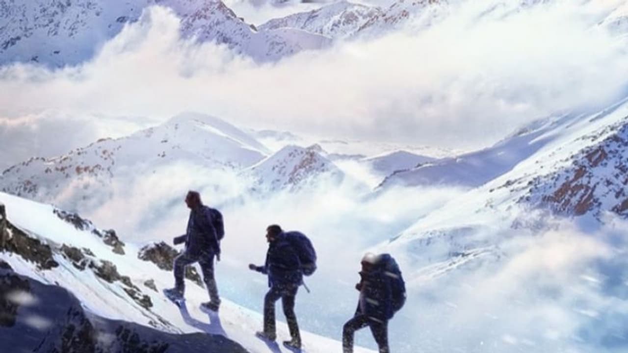 അനുപം ഖേറിനും ബൊമാന്‍ ഇറാനിക്കുമൊപ്പം മല കയറുന്ന അമിതാഭ് ബച്ചന്‍, ഫസ്റ്റ് ലുക്ക്