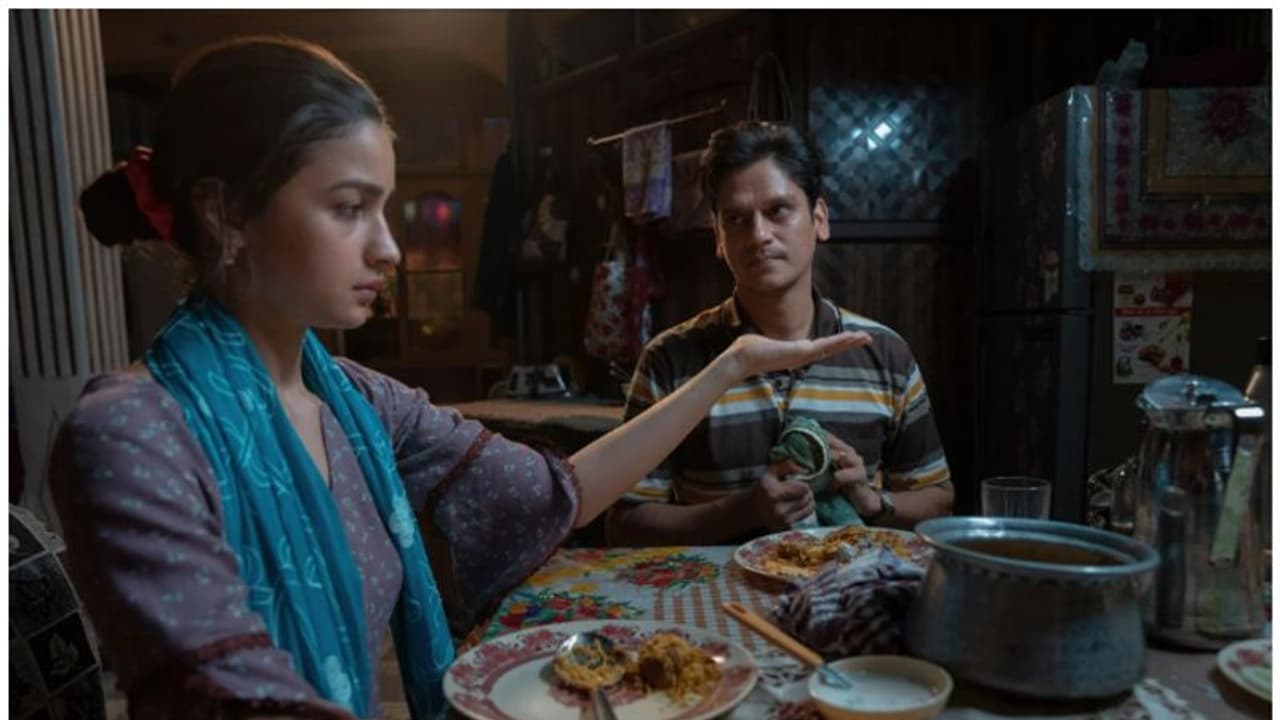 'ছেলের বিয়ে হবে না', ডার্লিংস দেখে রেগে গিয়ে কেন এমন বলেছিলেন অভিনেতা বিজয়ের মা 'ছেলের বিয়ে হবে না', ডার্লিংস দেখে রেগে গিয়ে কেন এমন বলেছিলেন অভিনেতা বিজয়ের মা