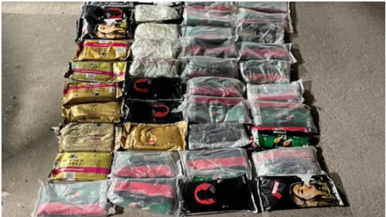 ഒമാനില് വന് ലഹരിമരുന്ന് വേട്ട; 40 കിലോയിലേറെ ഹാഷിഷ് ഉള്പ്പെടെ പിടികൂടി ഒമാനില് വന് ലഹരിമരുന്ന് വേട്ട; 40 കിലോയിലേറെ ഹാഷിഷ് ഉള്പ്പെടെ പിടികൂടി