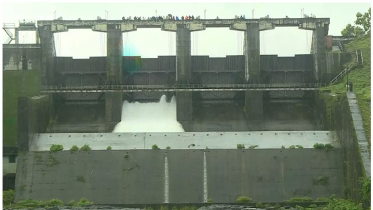 ബാണാസുരസാഗർ തുറന്നു, ഇടുക്കി മുല്ലപ്പെരിയാർ ഡാമുകളിൽ നിന്ന് കൂടുതൽ വെള്ളമൊഴുക്കും,കക്കയം ഡാമിൽ ഓറഞ്ച് അലർട് ബാണാസുരസാഗർ തുറന്നു, ഇടുക്കി മുല്ലപ്പെരിയാർ ഡാമുകളിൽ നിന്ന് കൂടുതൽ വെള്ളമൊഴുക്കും,കക്കയം ഡാമിൽ ഓറഞ്ച് അലർട്