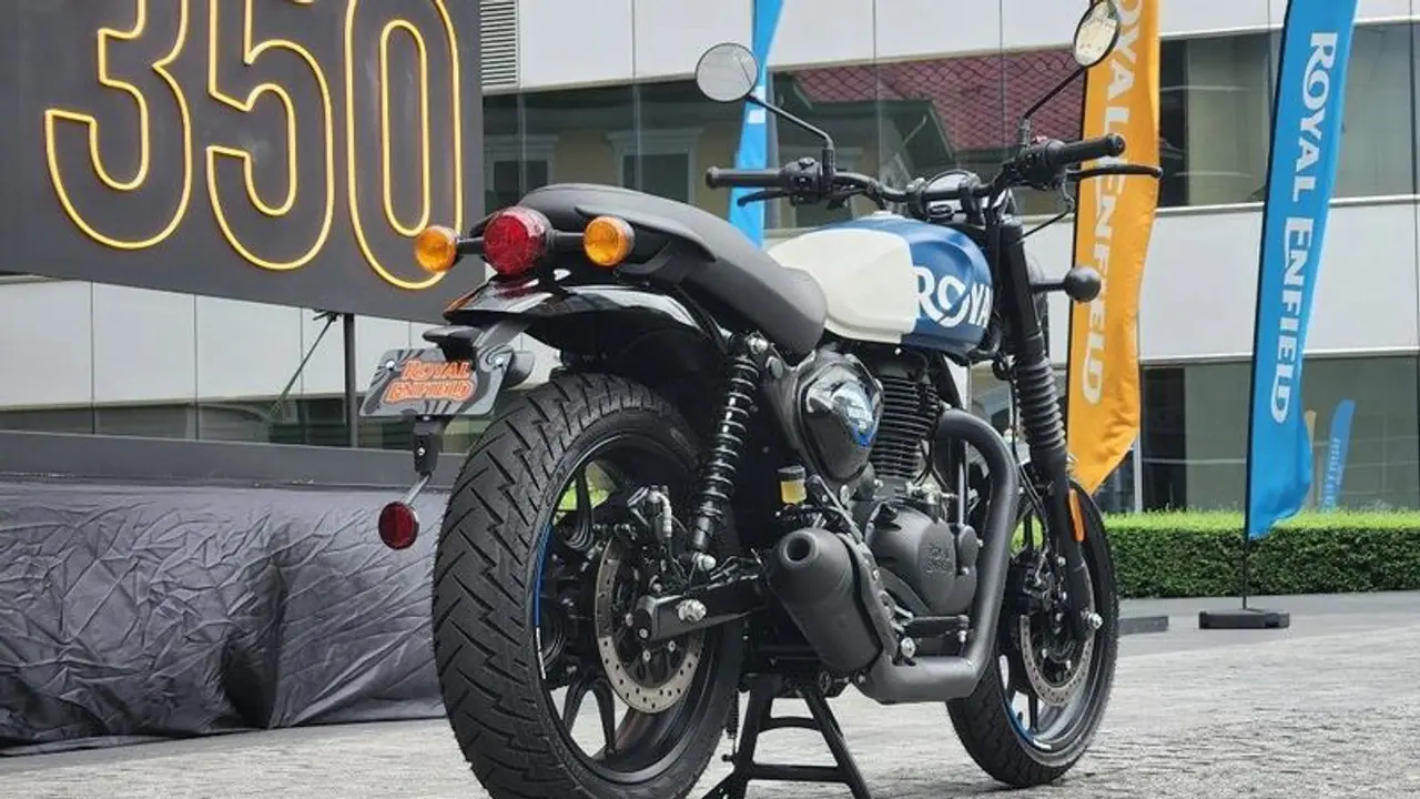 ആരംഭിക്കലാമാ..! 'രാജകീയ' പടപ്പുറപ്പാട്, ആനന്ദക്കണ്ണീര് പൊഴിച്ച് എന്ഫീല്ഡ് പ്രേമികള് ആരംഭിക്കലാമാ..! 'രാജകീയ' പടപ്പുറപ്പാട്, ആനന്ദക്കണ്ണീര് പൊഴിച്ച് എന്ഫീല്ഡ് പ്രേമികള്