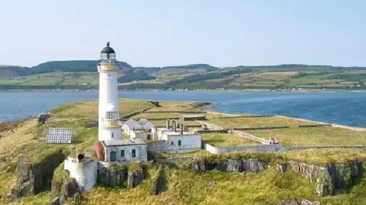 മൂന്നരക്കോടി രൂപയുണ്ടോ? സ്വന്തമായി ഒരു ദ്വീപ് തന്നെ സ്വന്തമാക്കാം, വീടും ഹെലിപാഡുമുണ്ട് മൂന്നരക്കോടി രൂപയുണ്ടോ? സ്വന്തമായി ഒരു ദ്വീപ് തന്നെ സ്വന്തമാക്കാം, വീടും ഹെലിപാഡുമുണ്ട്