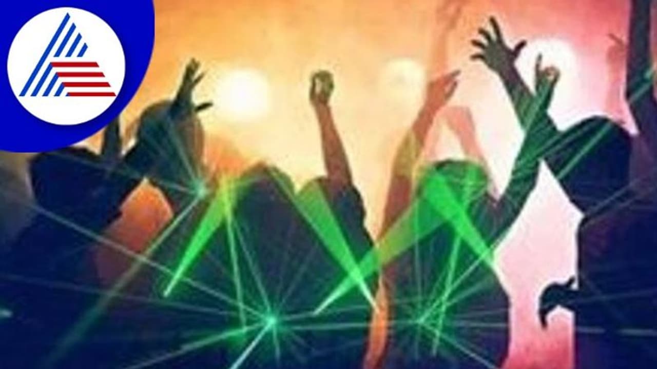 Davanagere News: ಮಿಟ್ಲಕಟ್ಟೆಯಲ್ಲಿ ತಡರಾತ್ರಿ ಮೋಜು ಮಸ್ತಿ ಪಾರ್ಟಿ! Davanagere News: ಮಿಟ್ಲಕಟ್ಟೆಯಲ್ಲಿ ತಡರಾತ್ರಿ ಮೋಜು ಮಸ್ತಿ ಪಾರ್ಟಿ!