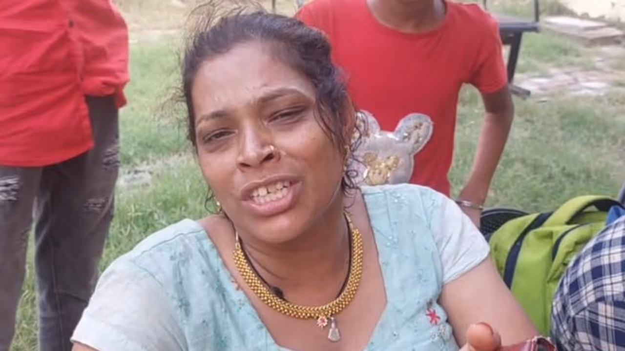 बेटी के आंखों के सामने पैरों तले कुचली जा रही थी बुजुर्ग मां, सीकर के खाटूश्याम मंदिर में दर्दनाक हादसा बेटी के आंखों के सामने पैरों तले कुचली जा रही थी बुजुर्ग मां, सीकर के खाटूश्याम मंदिर में दर्दनाक हादसा