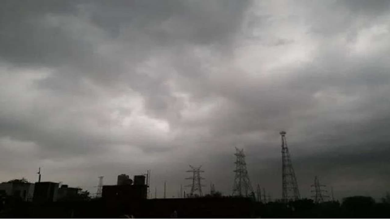 राजस्थान वेदर अपडेटः मौसम विभाग का 15 जिलों में भारी बारिश को लेकर अलर्ट, जानिए अपने जिलें का ताजा हाल राजस्थान वेदर अपडेटः मौसम विभाग का 15 जिलों में भारी बारिश को लेकर अलर्ट, जानिए अपने जिलें का ताजा हाल