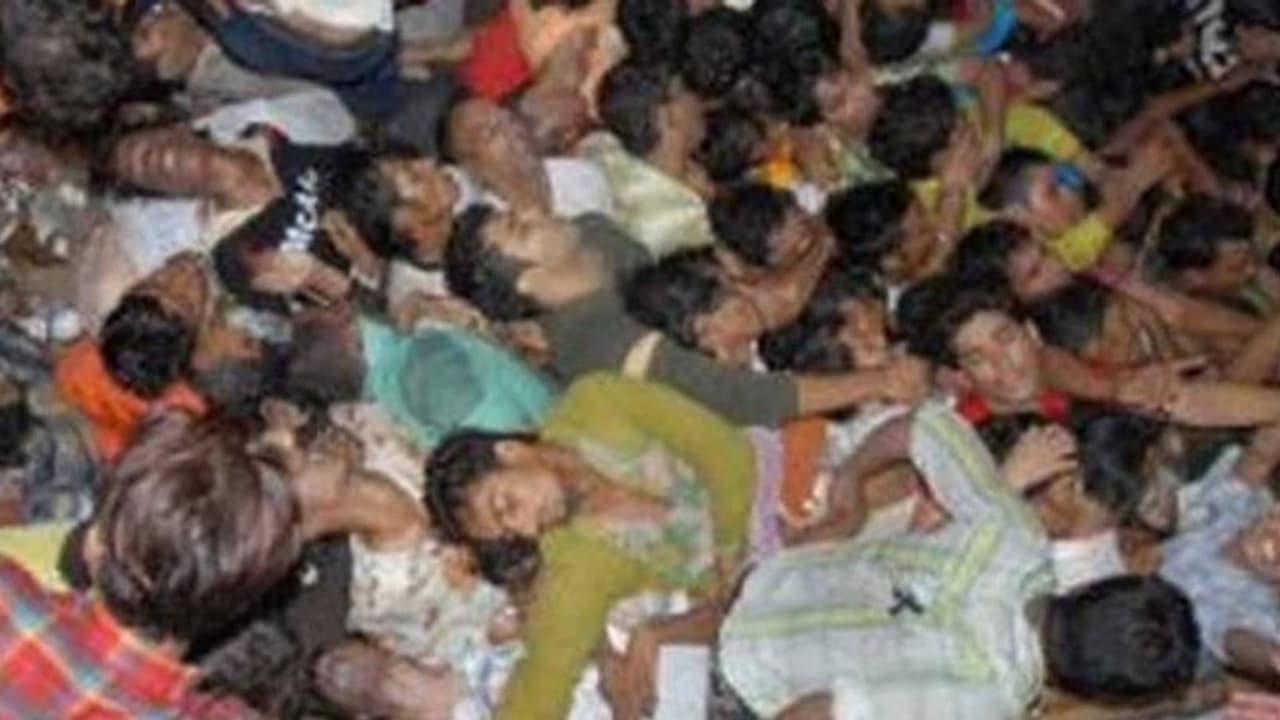 राजस्थान की ये देवी रूठीं तो दरबार में ही 217 भक्तों की हो गई मौत, देखते ही देखते लाशों का ढेर लग गया राजस्थान की ये देवी रूठीं तो दरबार में ही 217 भक्तों की हो गई मौत, देखते ही देखते लाशों का ढेर लग गया