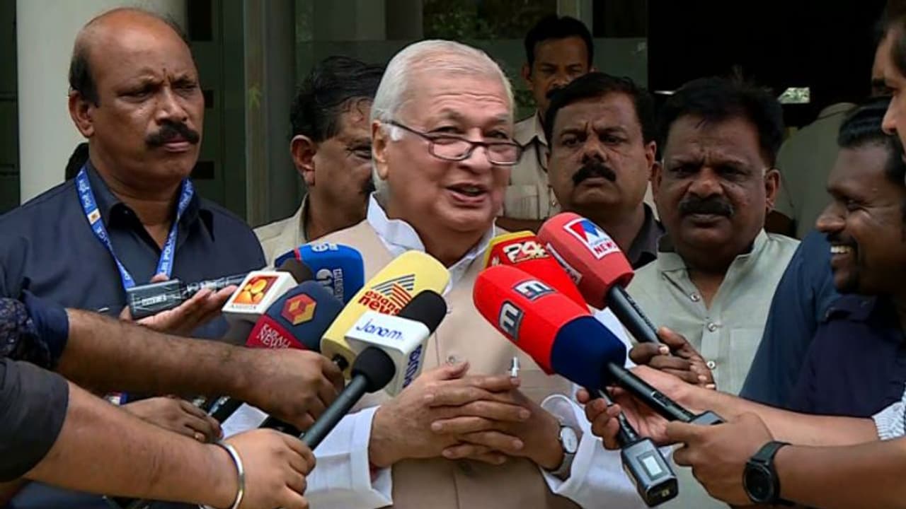 'കണ്ണും പൂട്ടി ഒപ്പിടില്ല, ഓര്‍ഡിനന്‍സില്‍ കൃത്യമായ വിശദീകരണം വേണം' നിലപാടിലുറച്ച് ഗവര്‍ണര്‍