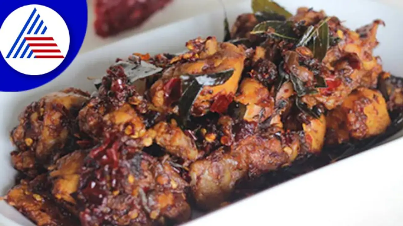 ಕೇರಳ ಶೈಲಿಯ ಪೆಪ್ಪರ್ ಚಿಕನ್ ಮಾಡೋದು ತುಂಬಾ ಈಝಿ ಕೇರಳ ಶೈಲಿಯ ಪೆಪ್ಪರ್ ಚಿಕನ್ ಮಾಡೋದು ತುಂಬಾ ಈಝಿ