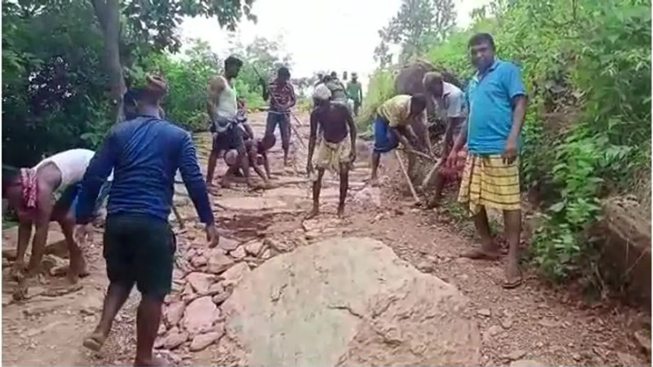 मांझी मूवी ने प्रेरणा ले 2 राज्यों के लोगों ने पहाड़ काट बनाया रास्ता, अब सरकार से इसे पक्का करने को, की मांग मांझी मूवी ने प्रेरणा ले 2 राज्यों के लोगों ने पहाड़ काट बनाया रास्ता, अब सरकार से इसे पक्का करने को, की मांग