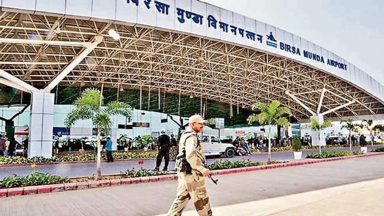 csif: airports: விமானநிலைய பாதுகாப்பு தனியார் வசம் செல்கிறது! 3,000 சிஎஸ்ஐஎப் பணியிடங்கள் நீக்கம்