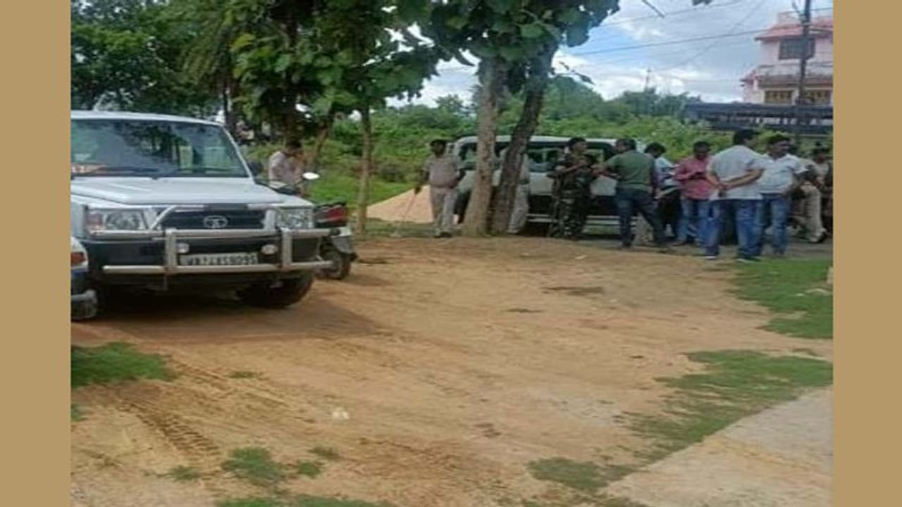 झारखंड MLA कैश कांड: जामताड़ा विधायक के घर पहुंची पश्चिम बंगाल की सीआईडी टीम, खंगाल रही दस्तावेज झारखंड MLA कैश कांड: जामताड़ा विधायक के घर पहुंची पश्चिम बंगाल की सीआईडी टीम, खंगाल रही दस्तावेज