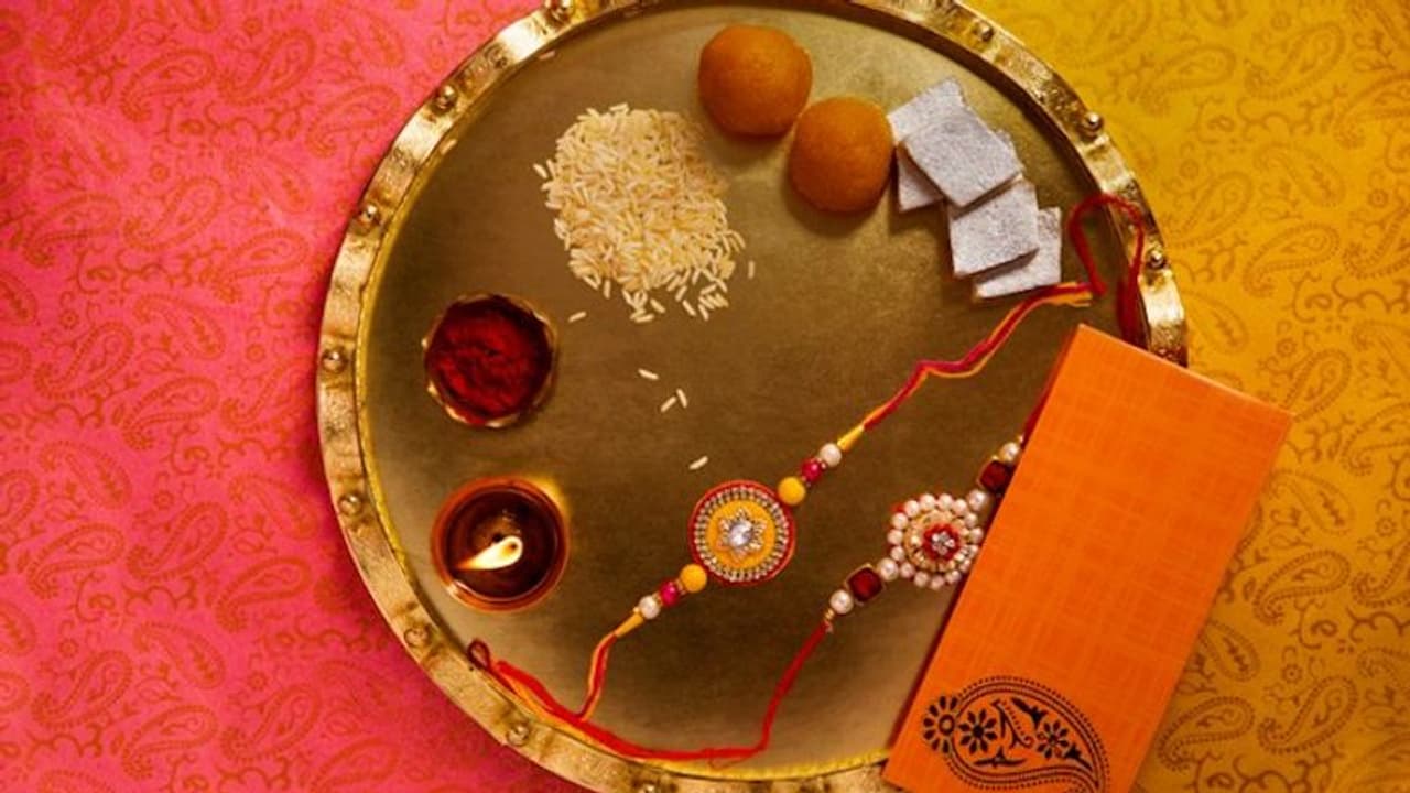 ভুলেও ভাইকে এমন রাখি বাঁধবেন না, অশুভ বলে মনে করা হয় ভুলেও ভাইকে এমন রাখি বাঁধবেন না, অশুভ বলে মনে করা হয়