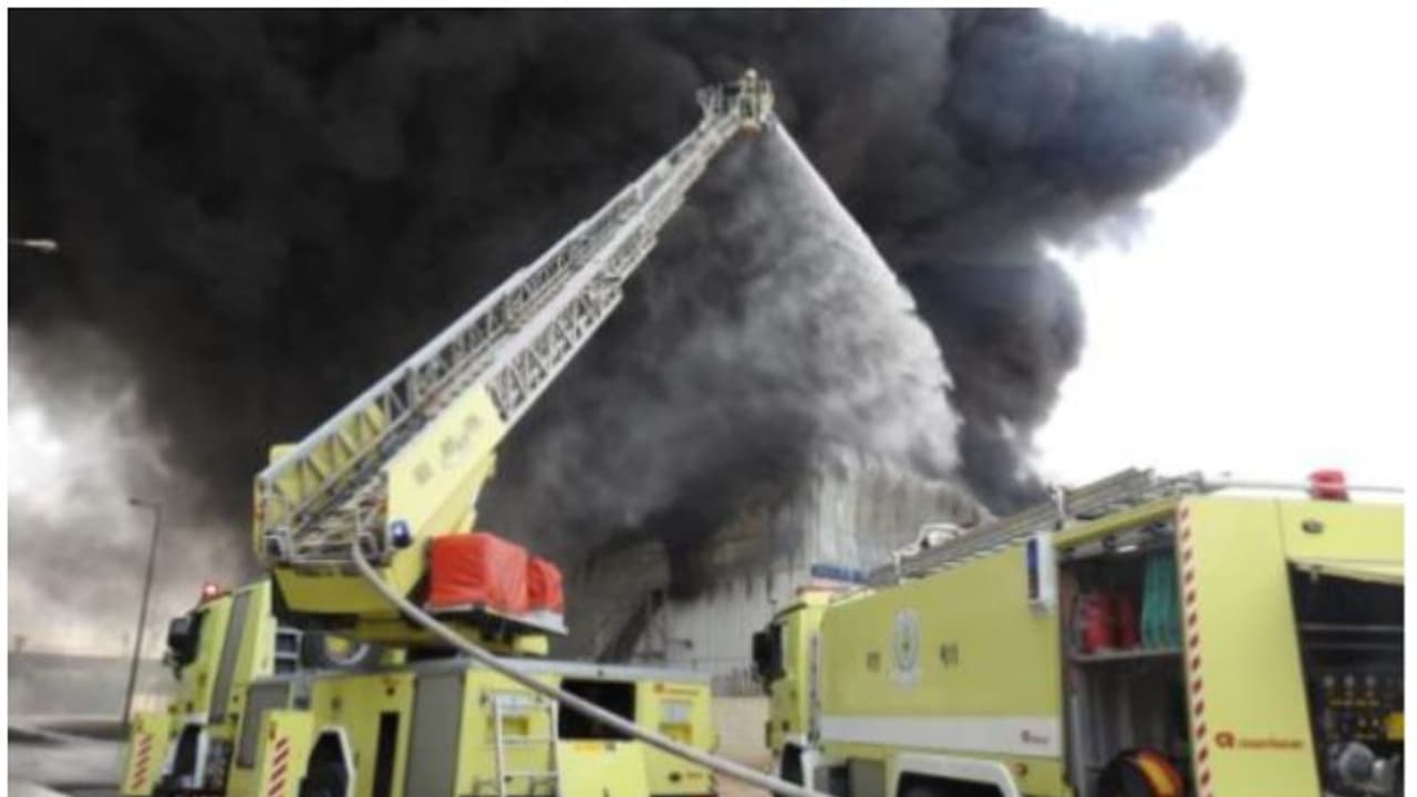 സൗദി അറേബ്യയില് ഫാക്ടറിയില് തീപിടിത്തം സൗദി അറേബ്യയില് ഫാക്ടറിയില് തീപിടിത്തം