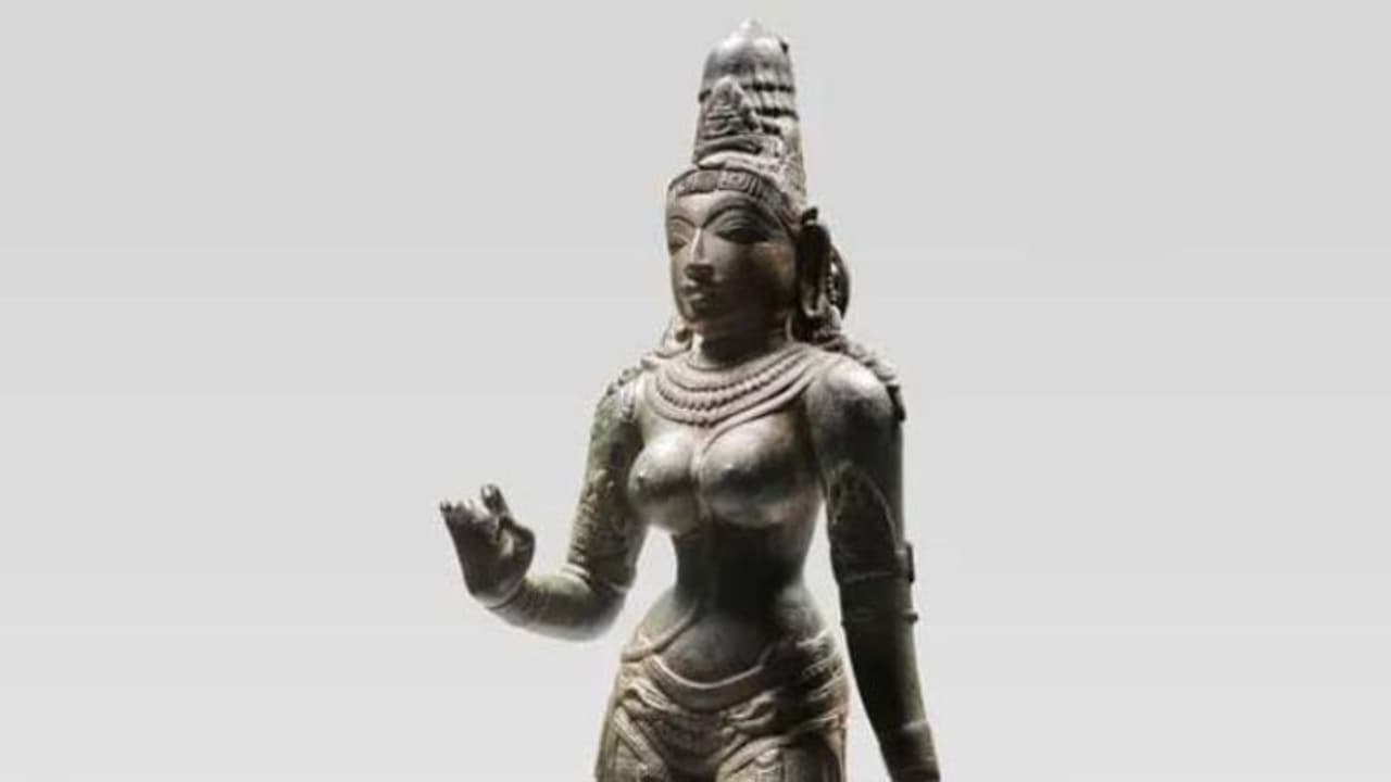 50 ఏళ్ల క్రితం.. చోళుల కాలం నాటి విగ్రహం చోరీ.. కట్ చేస్తే న్యూయార్క్లో లభ్యం.. దాని విలువ తెలిస్తే షాకే..! 50 ఏళ్ల క్రితం.. చోళుల కాలం నాటి విగ్రహం చోరీ.. కట్ చేస్తే న్యూయార్క్లో లభ్యం.. దాని విలువ తెలిస్తే షాకే..!