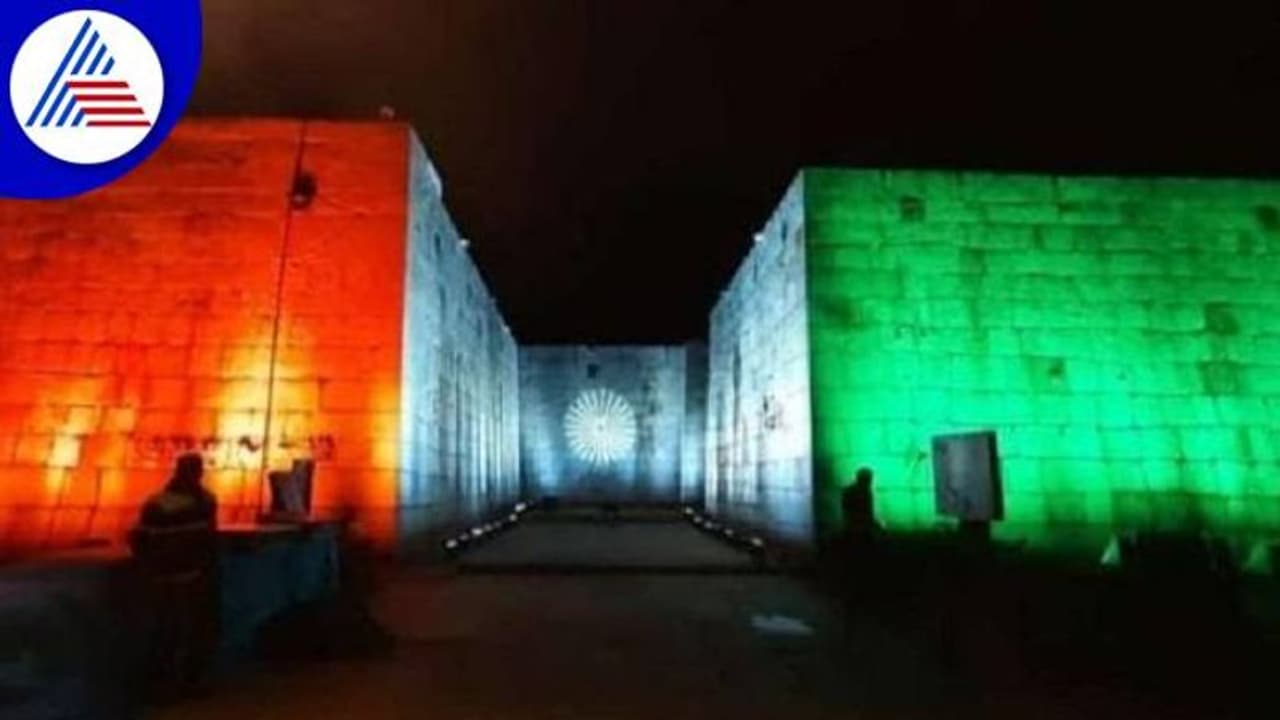 ಚಿತ್ರದುರ್ಗ: ಕೋಟೆನಾಡಲ್ಲಿ ಗಮನ ಸೆಳೆಯುತ್ತಿರುವ ತ್ರಿವರ್ಣ ಧ್ವಜದ ಲೈಟಿಂಗ್ಸ್